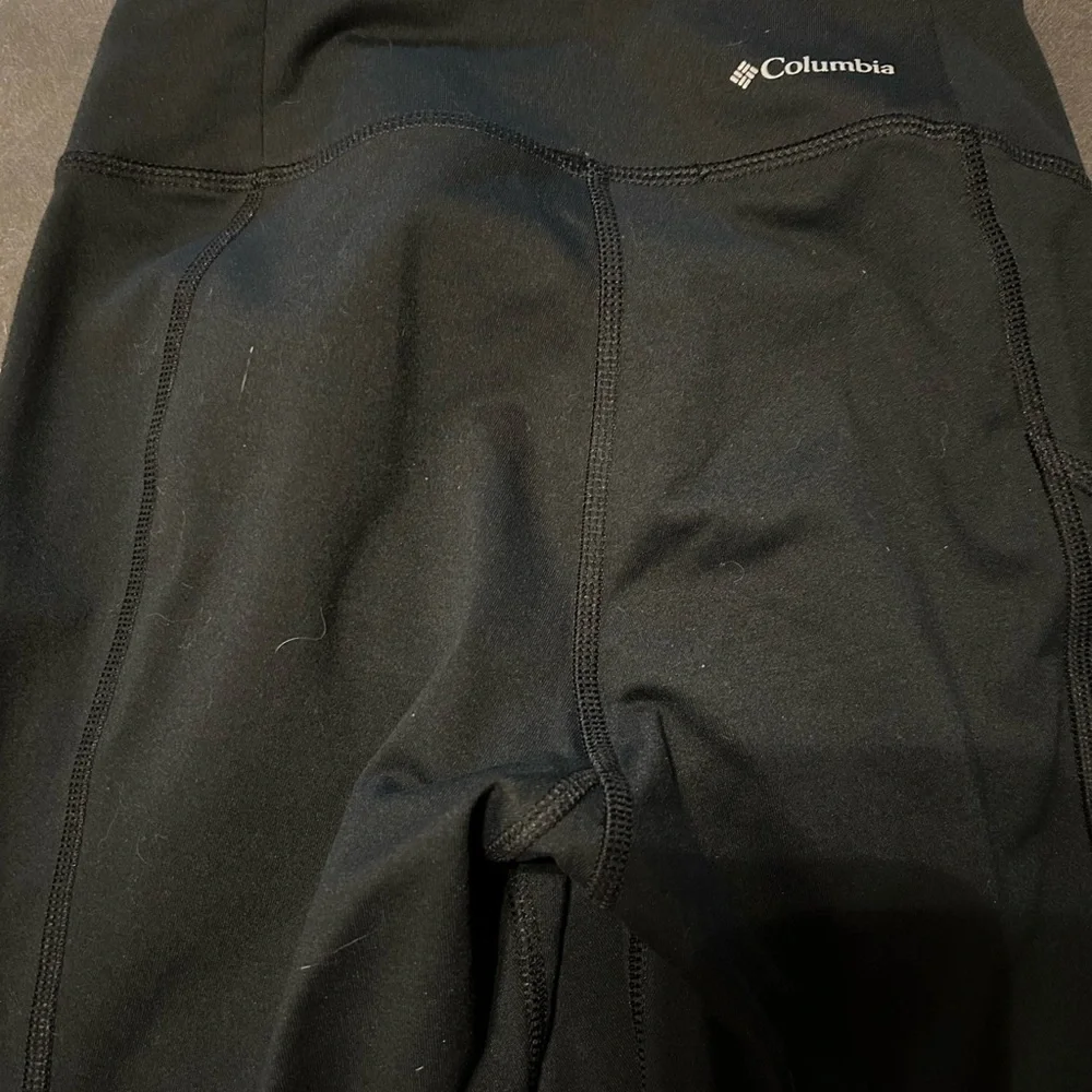 Columbia Black Capris Stretchy Athletic Wear - Picture 3 of 3